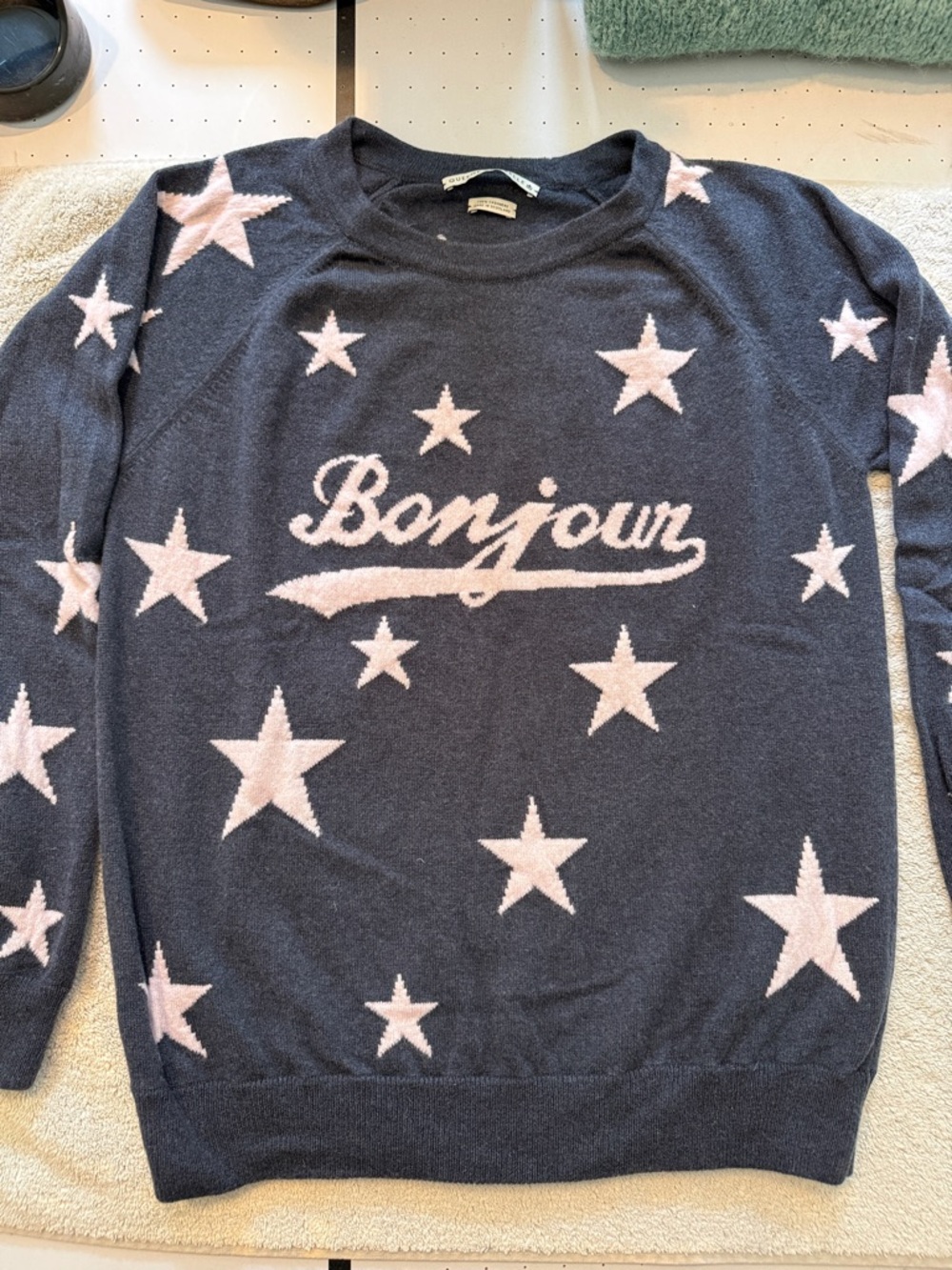 Beautifully crafted navy cashmere sweater with pale pink stars.